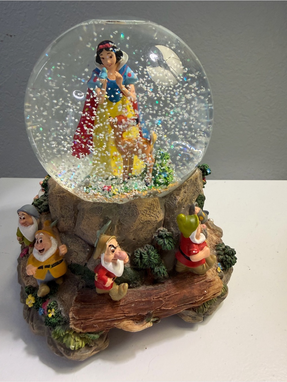 Snow White and The Seven Dwarfs Snow Globe - Multicolor